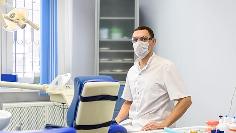 Dentist's hand with a model of a human jaw The concept of a modern dental clinic